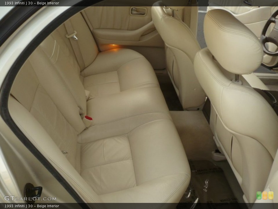 Beige Interior Photo for the 1993 Infiniti J 30 #55731933