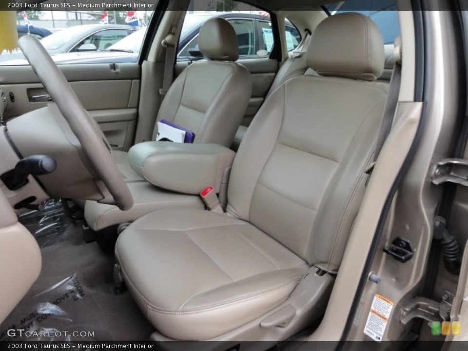 Medium Parchment Interior Photo for the 2003 Ford Taurus SES #55744452