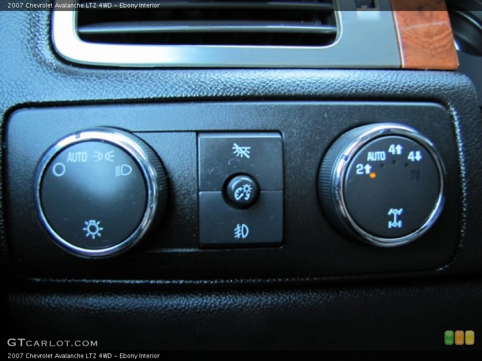 Ebony Interior Controls for the 2007 Chevrolet Avalanche LTZ 4WD #55744797