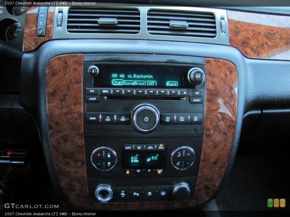 Ebony Interior Controls for the 2007 Chevrolet Avalanche LTZ 4WD #55744833