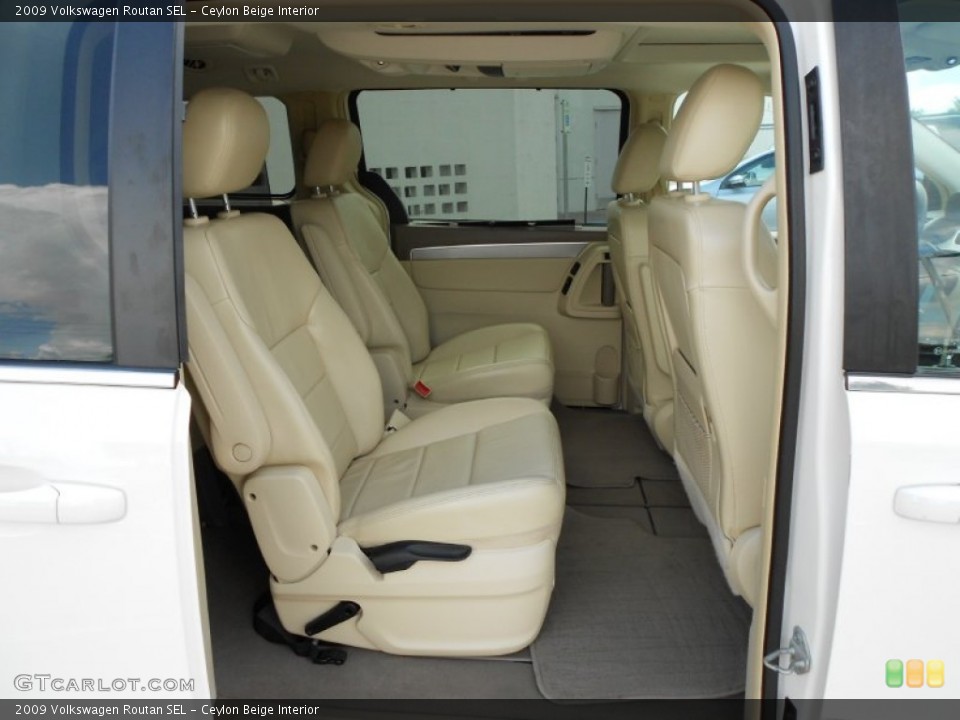 Ceylon Beige Interior Photo for the 2009 Volkswagen Routan SEL #55763291