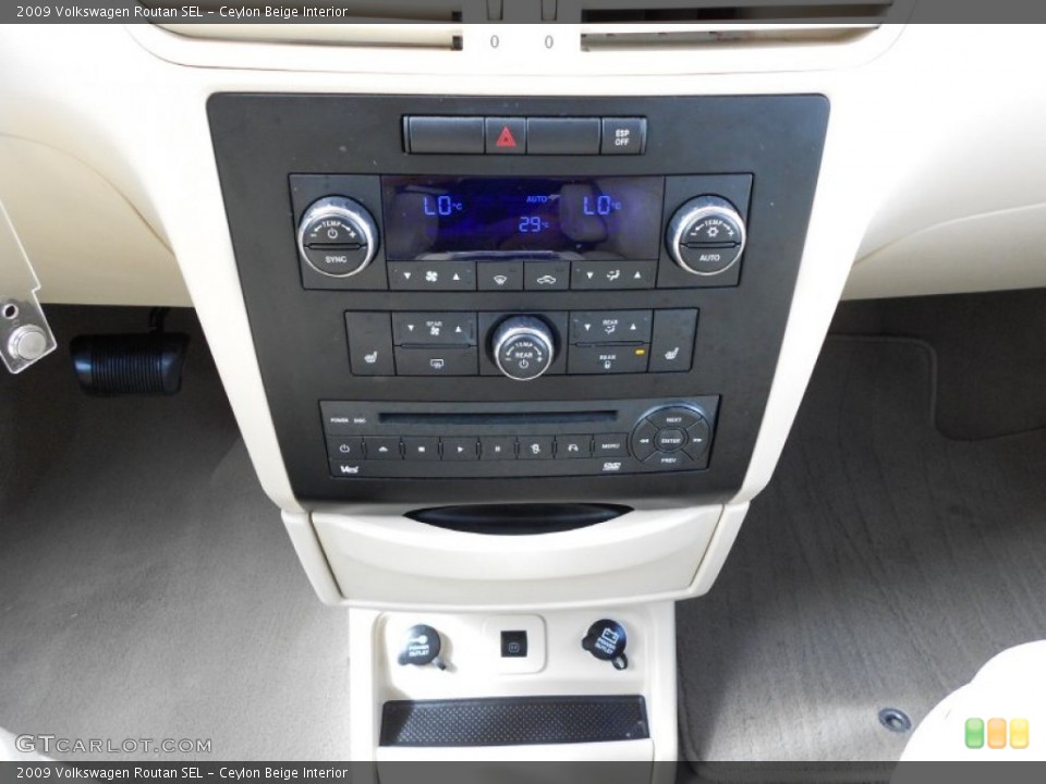 Ceylon Beige Interior Controls for the 2009 Volkswagen Routan SEL #55763336