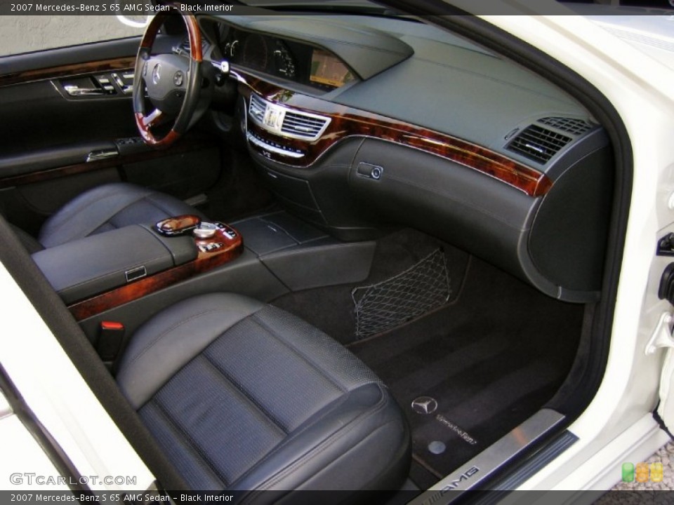Black Interior Dashboard for the 2007 Mercedes-Benz S 65 AMG Sedan #55766802
