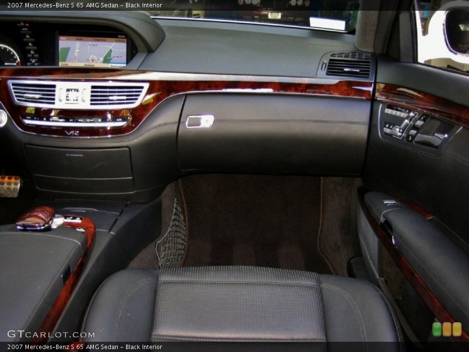 Black Interior Dashboard for the 2007 Mercedes-Benz S 65 AMG Sedan #55766818