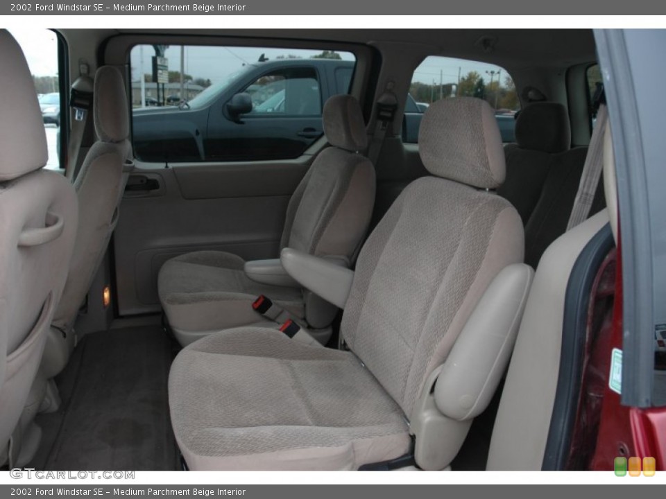 Medium Parchment Beige Interior Photo for the 2002 Ford Windstar SE #55769903