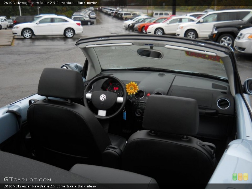 Black Interior Photo for the 2010 Volkswagen New Beetle 2.5 Convertible #55775215