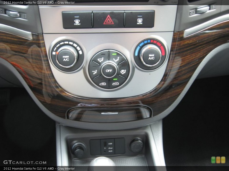 Gray Interior Controls for the 2012 Hyundai Santa Fe GLS V6 AWD #55776181