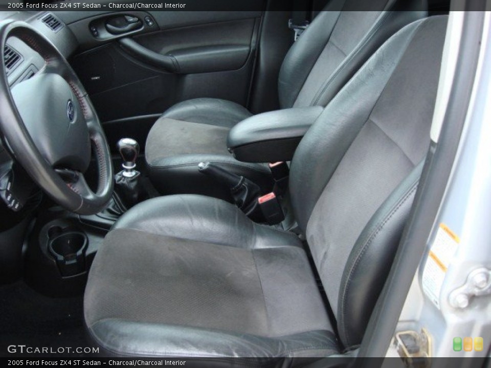 Charcoal/Charcoal Interior Photo for the 2005 Ford Focus ZX4 ST Sedan #55780775