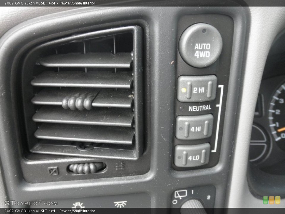 Pewter/Shale Interior Controls for the 2002 GMC Yukon XL SLT 4x4 #55785833