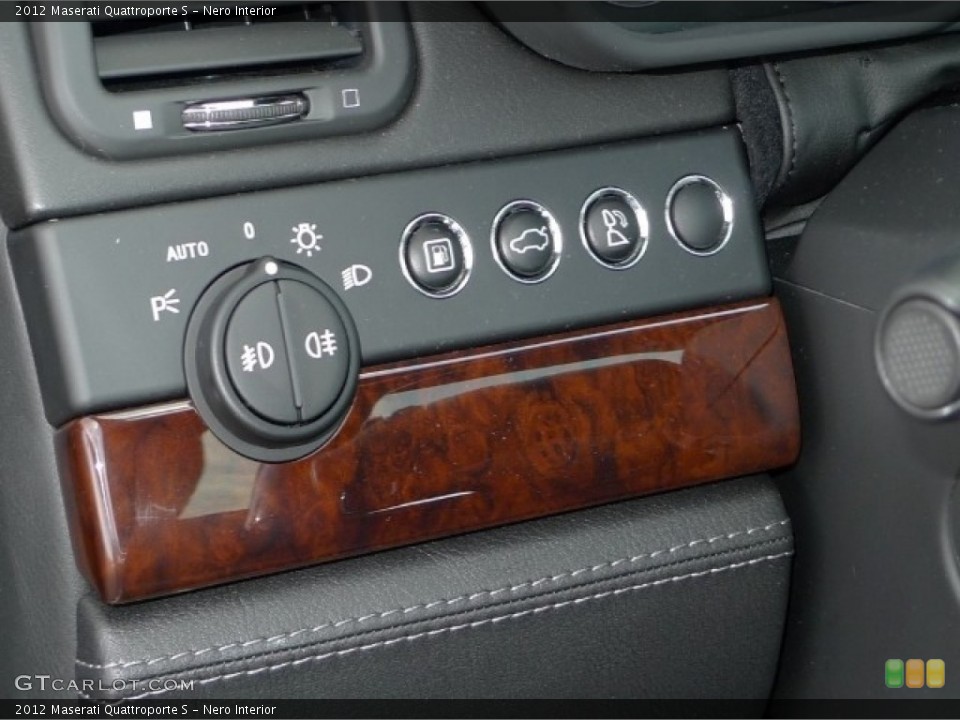 Nero Interior Controls for the 2012 Maserati Quattroporte S #55788485