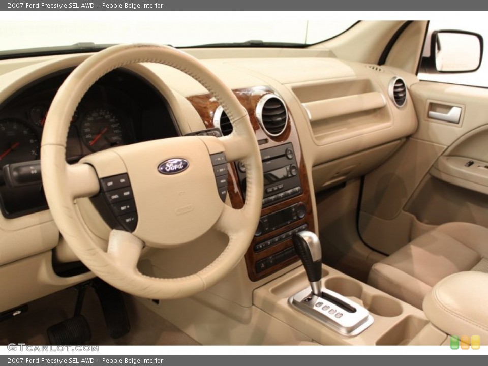 Pebble Beige Interior Dashboard for the 2007 Ford Freestyle SEL AWD #55794605