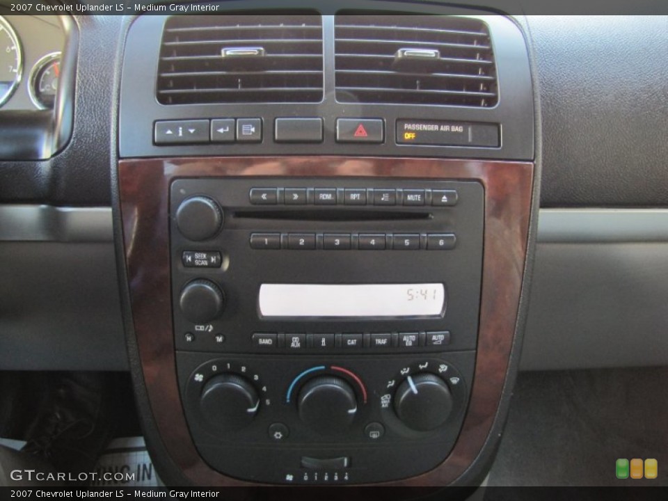 Medium Gray Interior Controls for the 2007 Chevrolet Uplander LS #55830446
