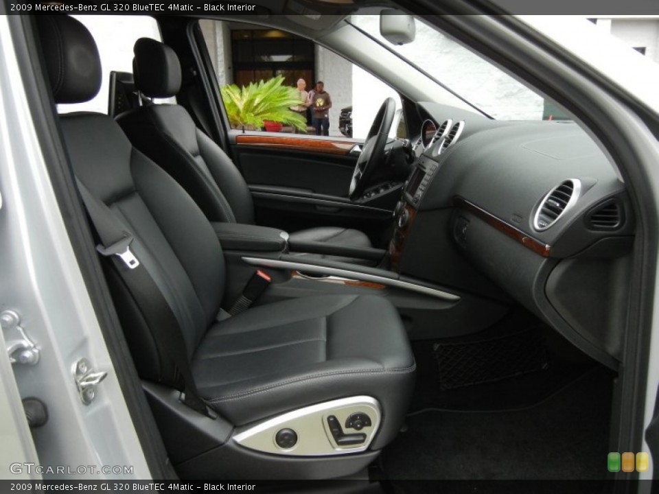 Black Interior Photo for the 2009 Mercedes-Benz GL 320 BlueTEC 4Matic #55832996