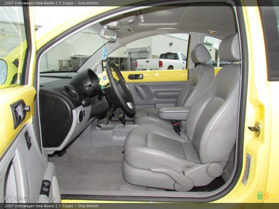 Grey Interior Photo for the 2007 Volkswagen New Beetle 2.5 Coupe #55845626