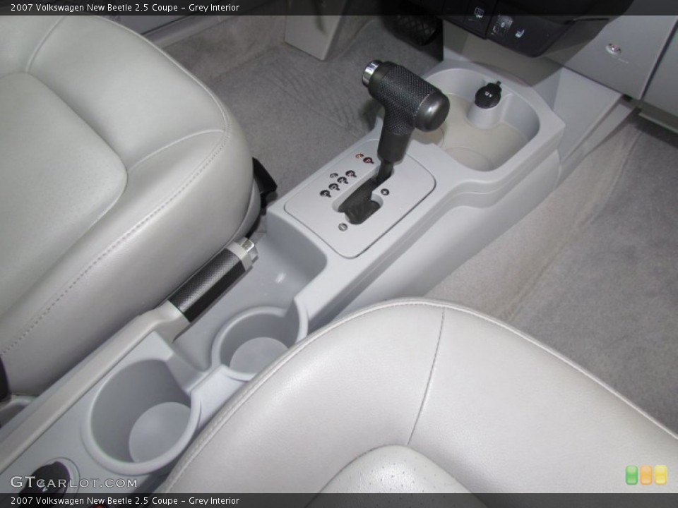 Grey Interior Transmission for the 2007 Volkswagen New Beetle 2.5 Coupe #55845650