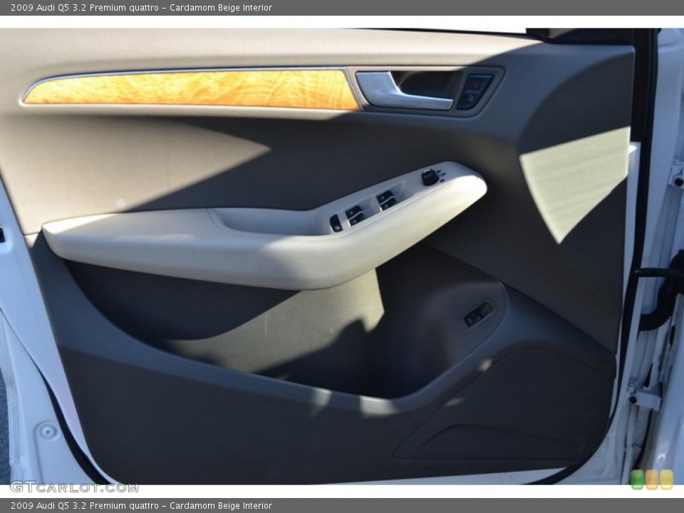 Cardamom Beige Interior Door Panel for the 2009 Audi Q5 3.2 Premium quattro #55852506