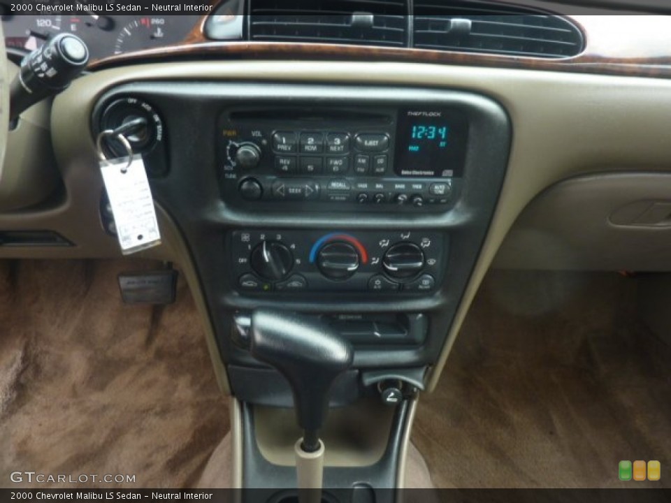 Neutral Interior Audio System for the 2000 Chevrolet Malibu LS Sedan #55853525