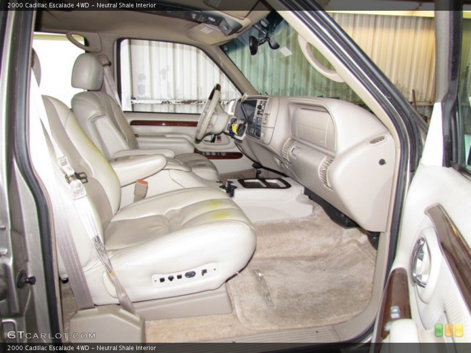 Neutral Shale Interior Photo for the 2000 Cadillac Escalade 4WD #55863499