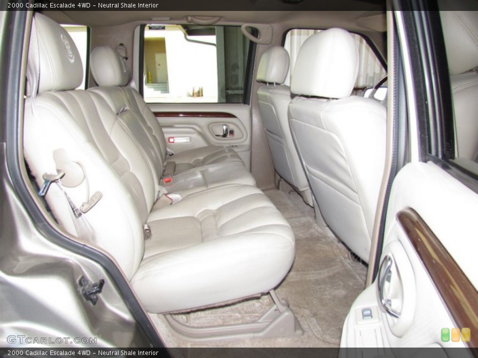 Neutral Shale Interior Photo for the 2000 Cadillac Escalade 4WD #55863508