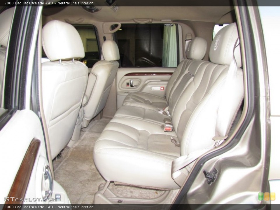 Neutral Shale Interior Photo for the 2000 Cadillac Escalade 4WD #55863517