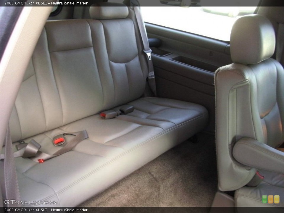 Neutral/Shale Interior Photo for the 2003 GMC Yukon XL SLE #55875673