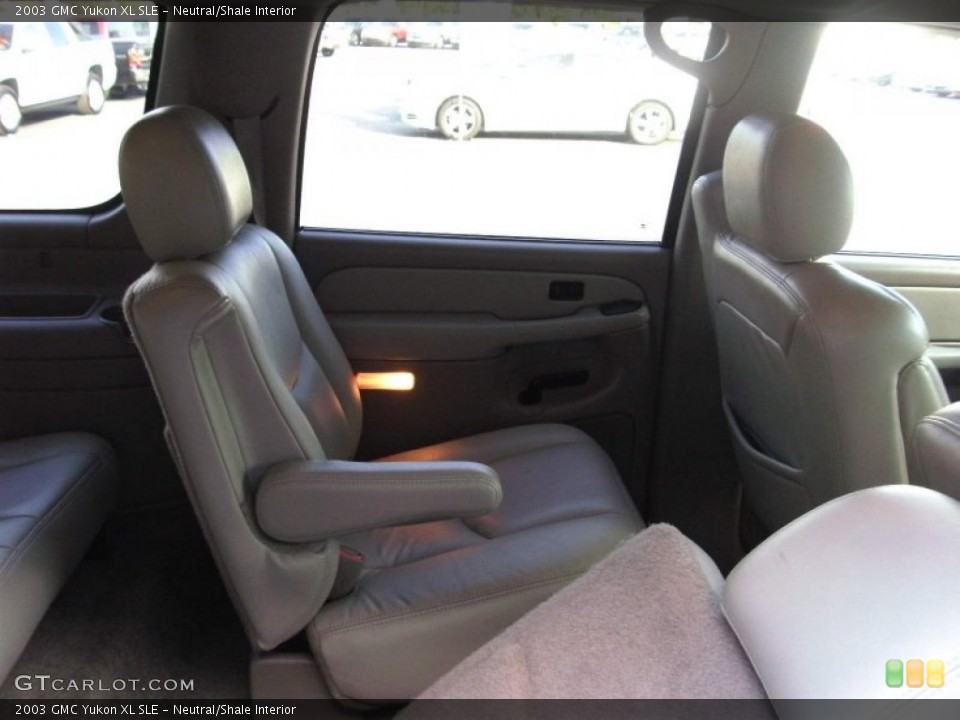 Neutral/Shale Interior Photo for the 2003 GMC Yukon XL SLE #55875682