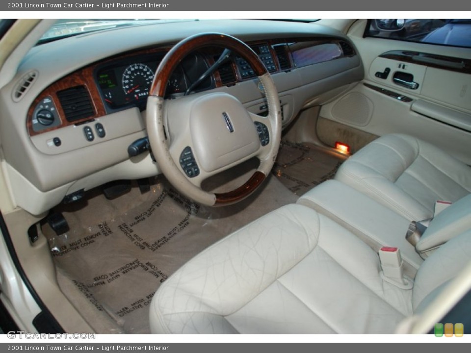 Light Parchment 2001 Lincoln Town Car Interiors