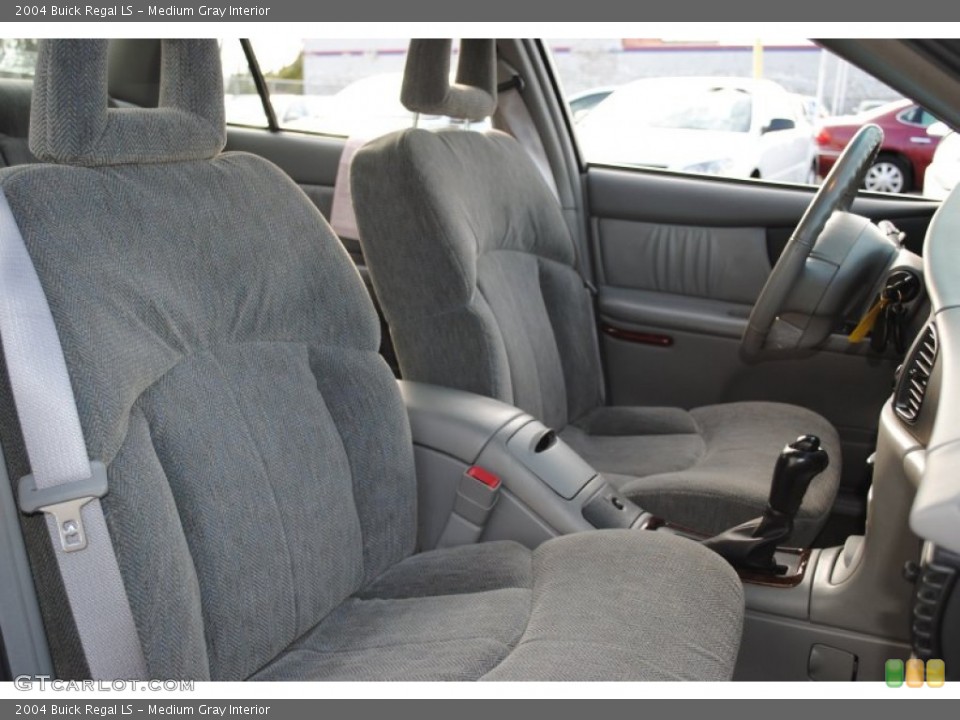 Medium Gray Interior Photo for the 2004 Buick Regal LS #55888994