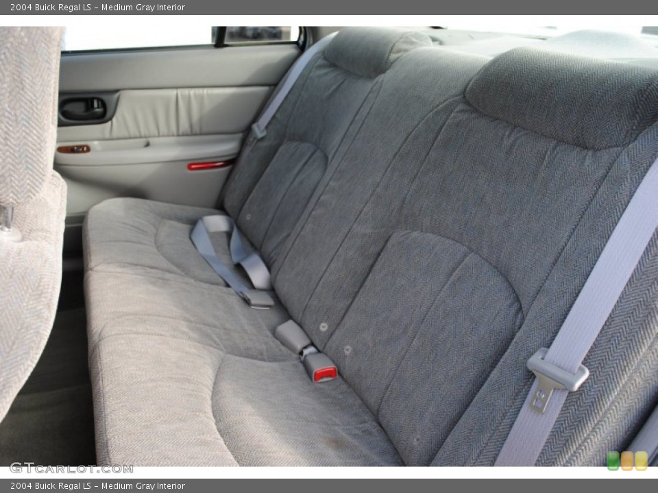 Medium Gray Interior Photo for the 2004 Buick Regal LS #55889040