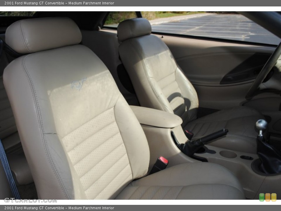 Medium Parchment Interior Photo for the 2001 Ford Mustang GT Convertible #55908955