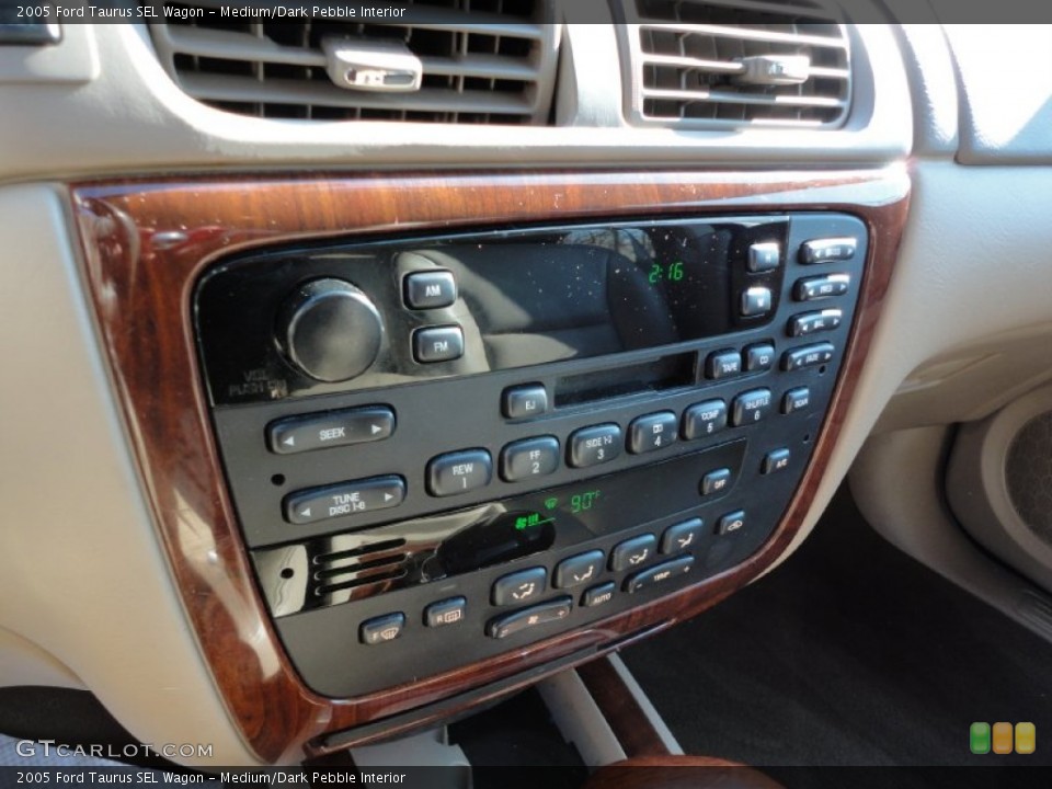 Medium/Dark Pebble Interior Controls for the 2005 Ford Taurus SEL Wagon #55910571