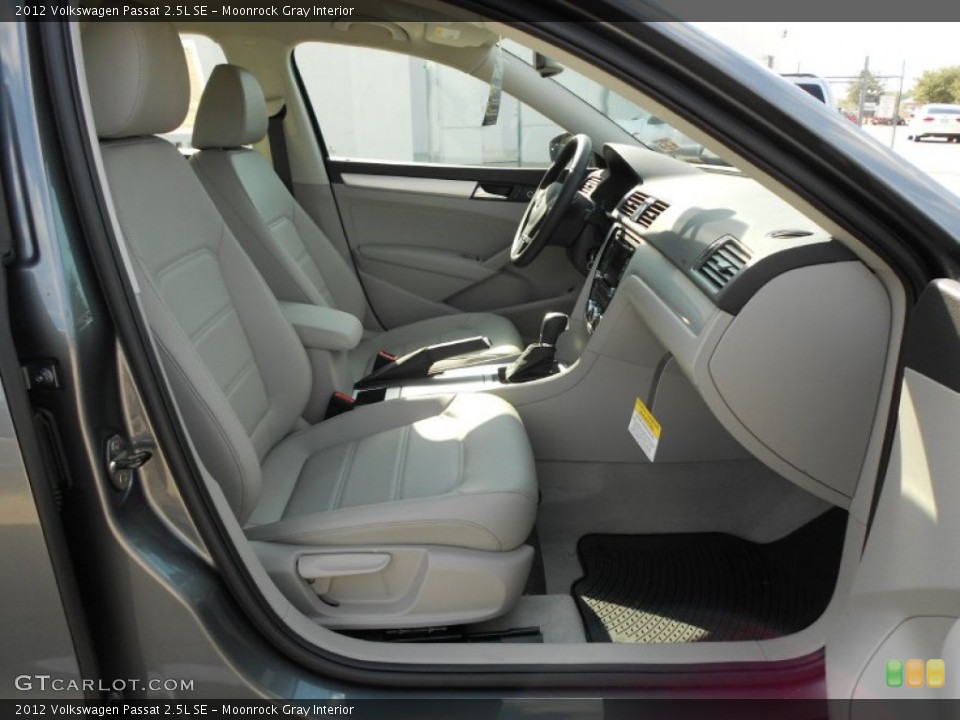 Moonrock Gray Interior Photo for the 2012 Volkswagen Passat 2.5L SE #55921548