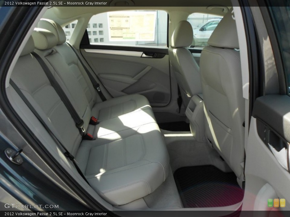 Moonrock Gray Interior Photo for the 2012 Volkswagen Passat 2.5L SE #55921557