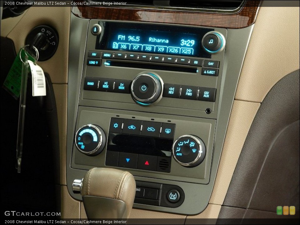 Cocoa/Cashmere Beige Interior Controls for the 2008 Chevrolet Malibu LTZ Sedan #55950208