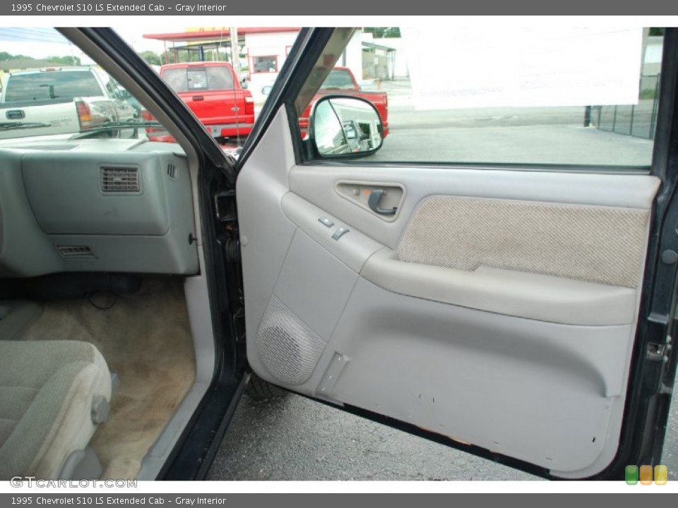 Gray Interior Door Panel for the 1995 Chevrolet S10 LS Extended Cab #55970349