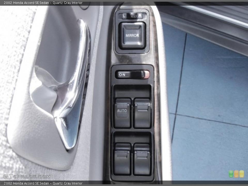 Quartz Gray Interior Controls for the 2002 Honda Accord SE Sedan #55973602