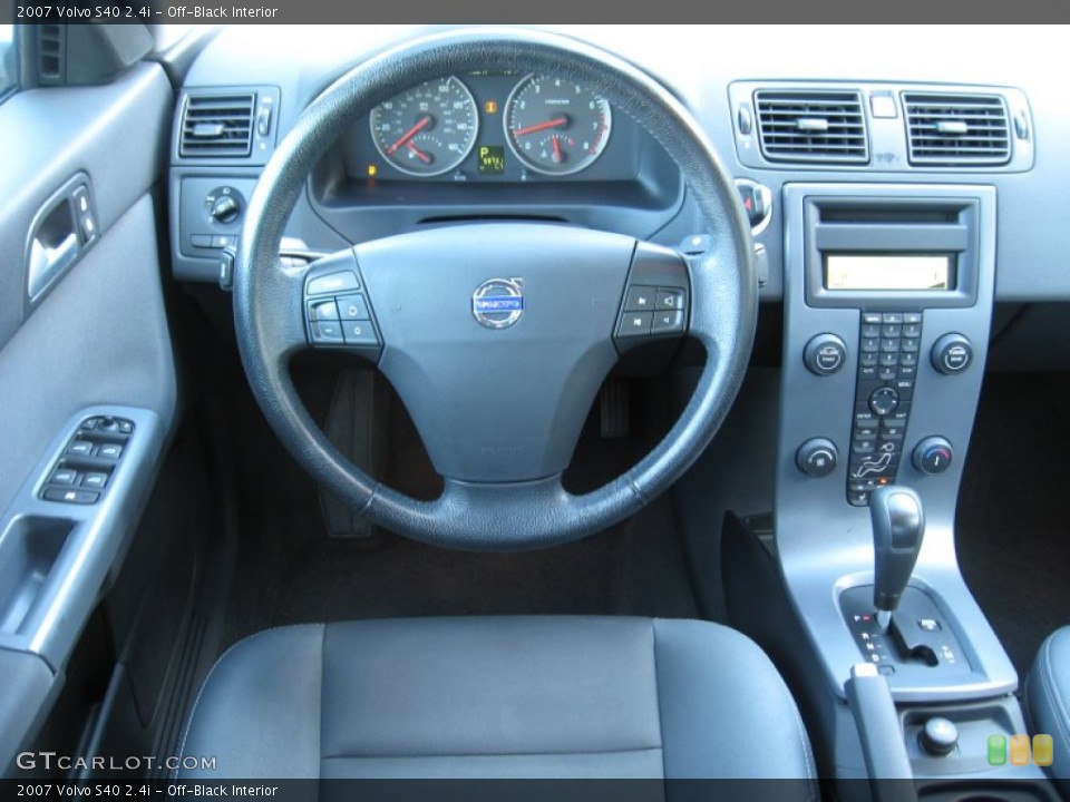 Off-Black Interior Dashboard for the 2007 Volvo S40 2.4i #55979255