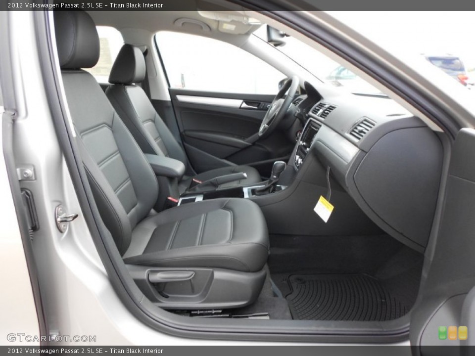 Titan Black Interior Photo for the 2012 Volkswagen Passat 2.5L SE #55980673