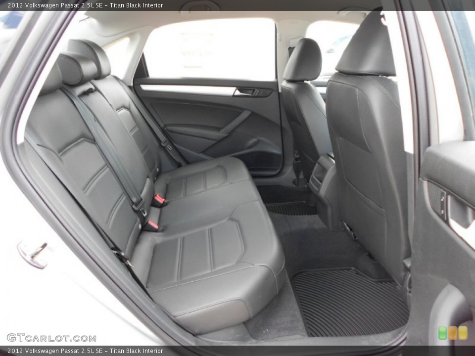 Titan Black Interior Photo for the 2012 Volkswagen Passat 2.5L SE #55980682