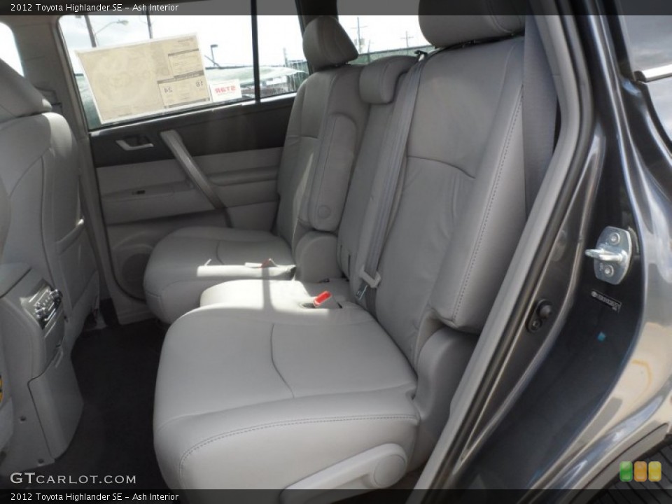 Ash Interior Photo for the 2012 Toyota Highlander SE #56003407