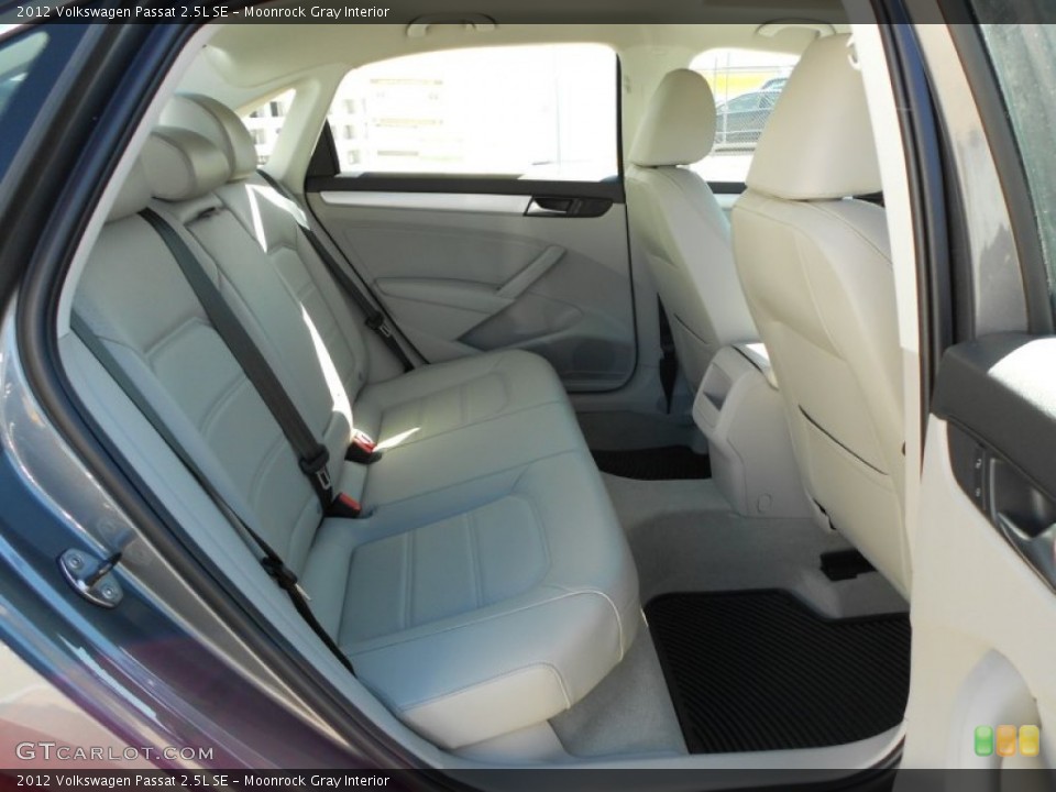 Moonrock Gray Interior Photo for the 2012 Volkswagen Passat 2.5L SE #56029202