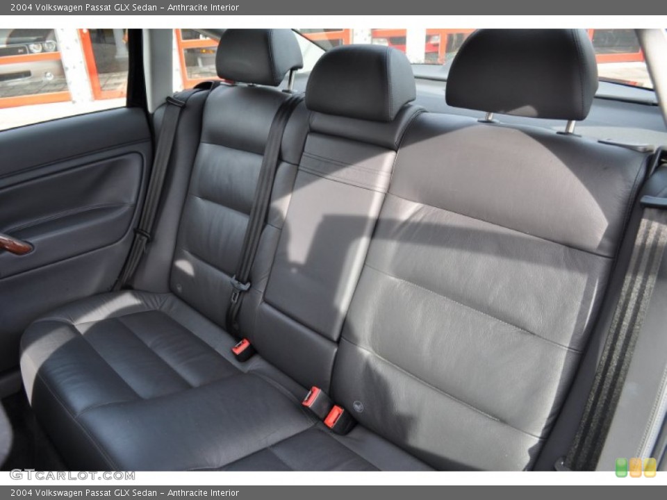 Anthracite Interior Photo for the 2004 Volkswagen Passat GLX Sedan #56047736