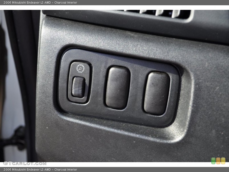 Charcoal Interior Controls for the 2006 Mitsubishi Endeavor LS AWD #56048945