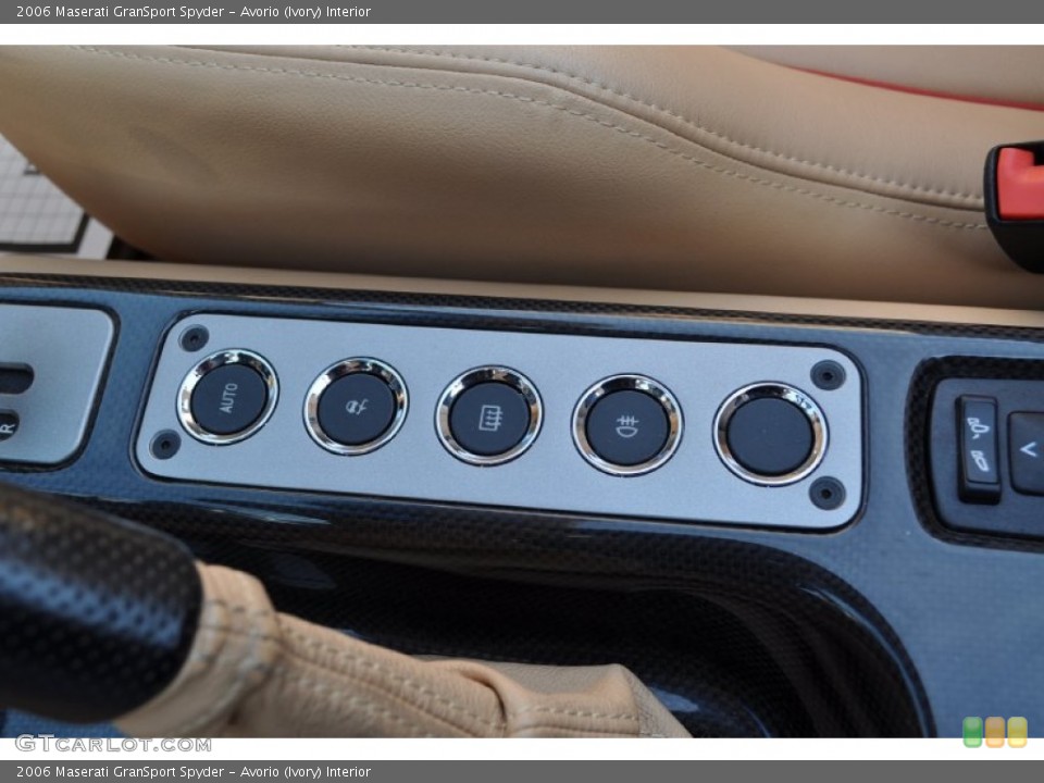 Avorio (Ivory) Interior Controls for the 2006 Maserati GranSport Spyder #56049215