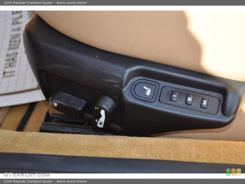 Avorio (Ivory) Interior Controls for the 2006 Maserati GranSport Spyder #56049257