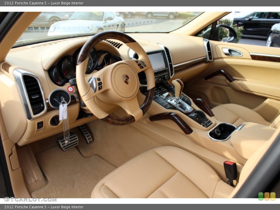 Luxor Beige Interior Photo for the 2012 Porsche Cayenne S #56061458