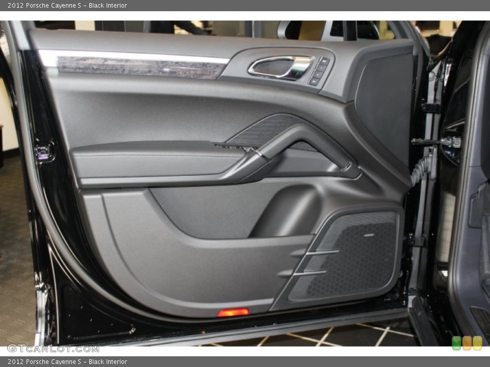 Black Interior Door Panel for the 2012 Porsche Cayenne S #56061977