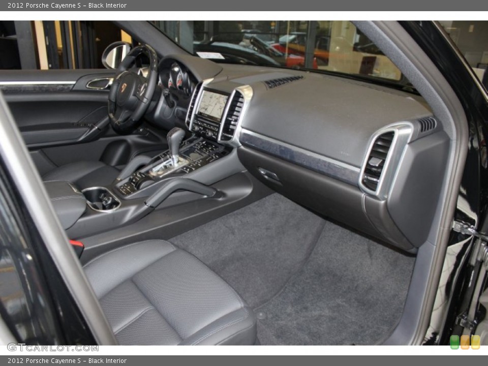 Black Interior Photo for the 2012 Porsche Cayenne S #56062127