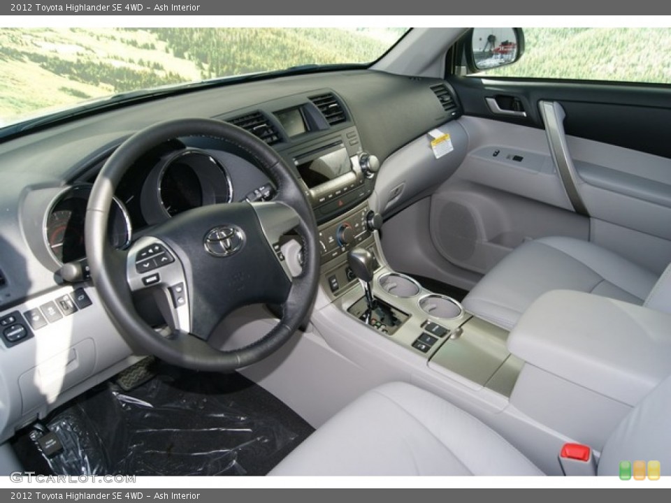 Ash Interior Photo for the 2012 Toyota Highlander SE 4WD #56068730