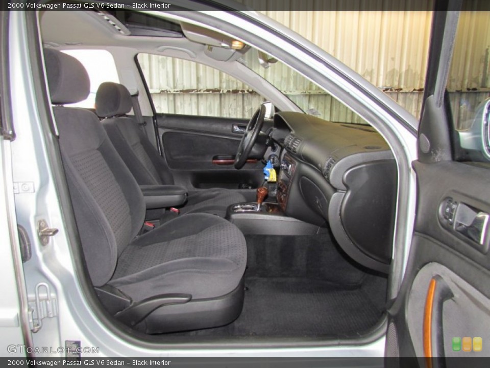 Black Interior Photo for the 2000 Volkswagen Passat GLS V6 Sedan #56072816